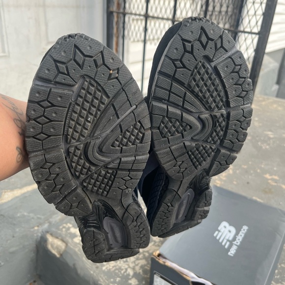 New Balance Men's Black and Gray Shoes - Picture 5 of 5